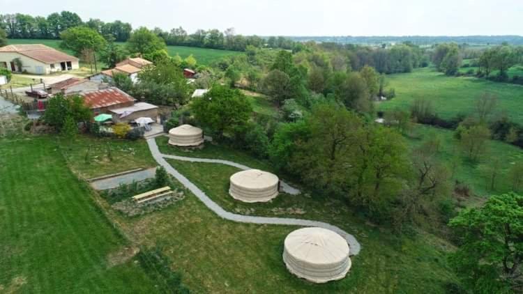 Aux Yourtes De La Fabrique Saint-Florent-des-Bois Luaran gambar